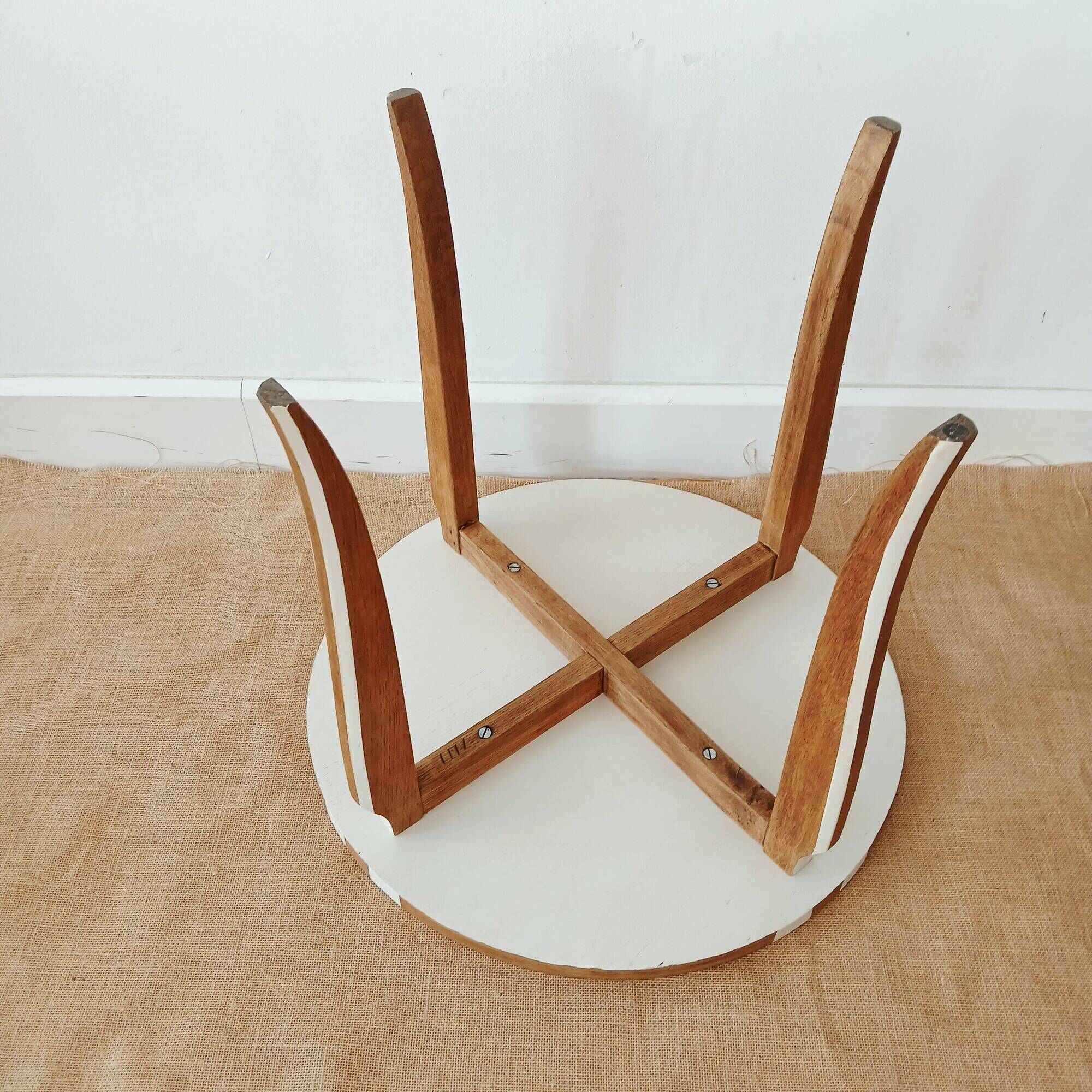 LOW TABLE WITH CURVED LEGS