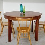 Extendable table with integrated Scandinavian style Self