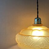 Suspension en verre ambrée ancienne