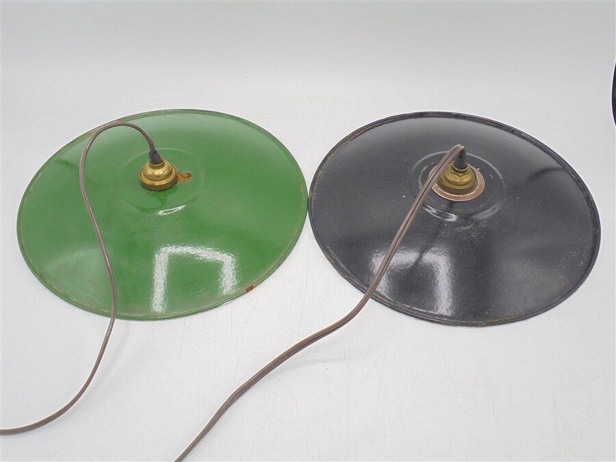 Duo of hanging lamps in enamelled plate