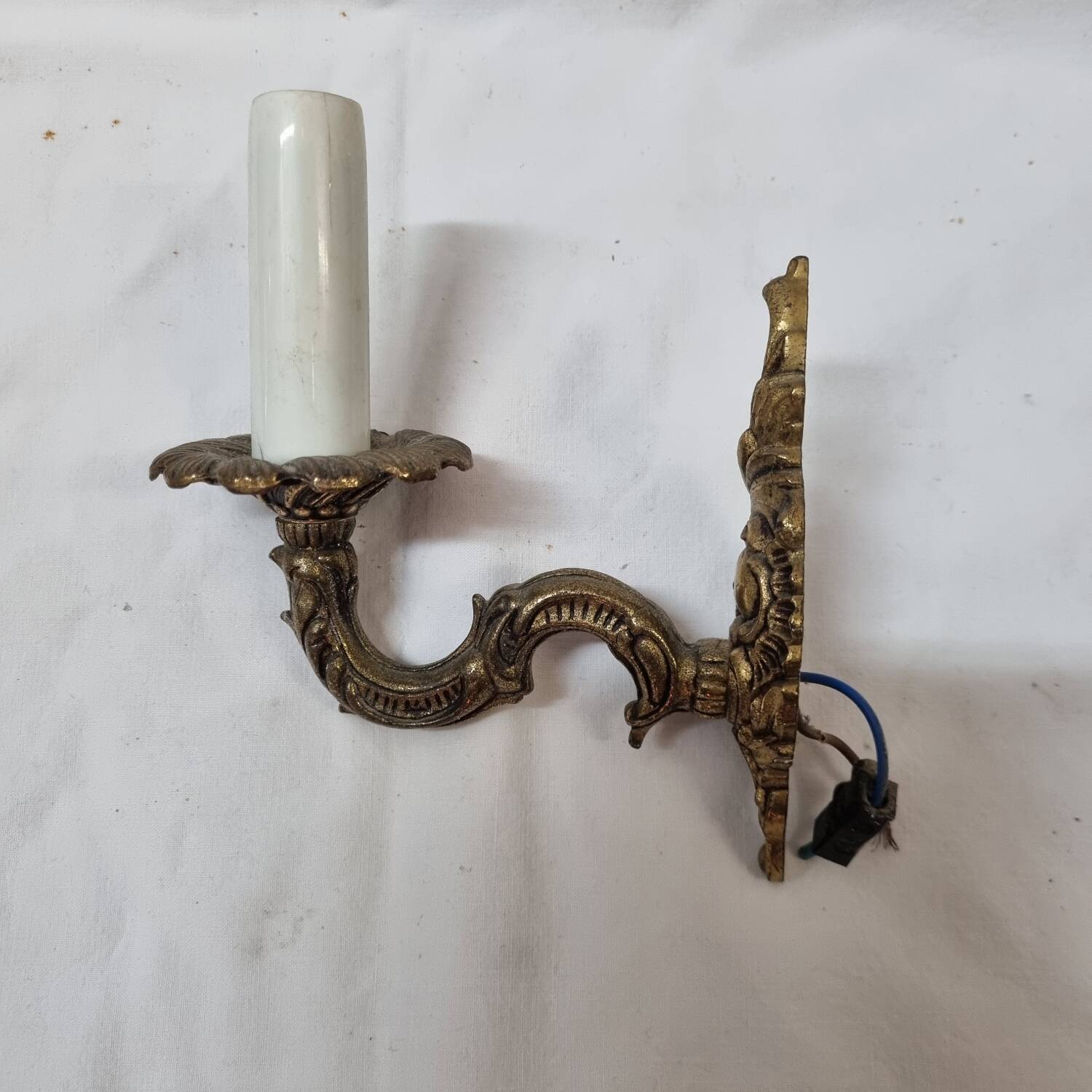 Baroque bronze wall lamp