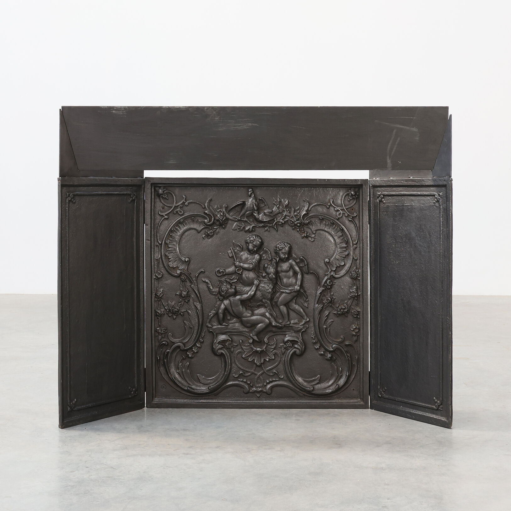 Antique Rococo style Fireback in cast iron, France ca. 1780