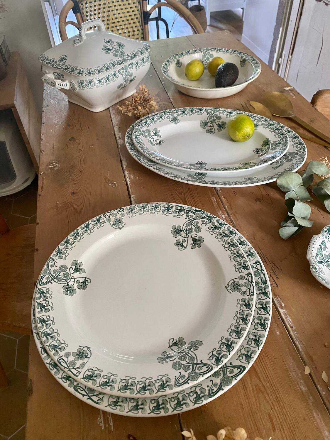 Round dish bfk boch brothers keramis nasturtium model, large model