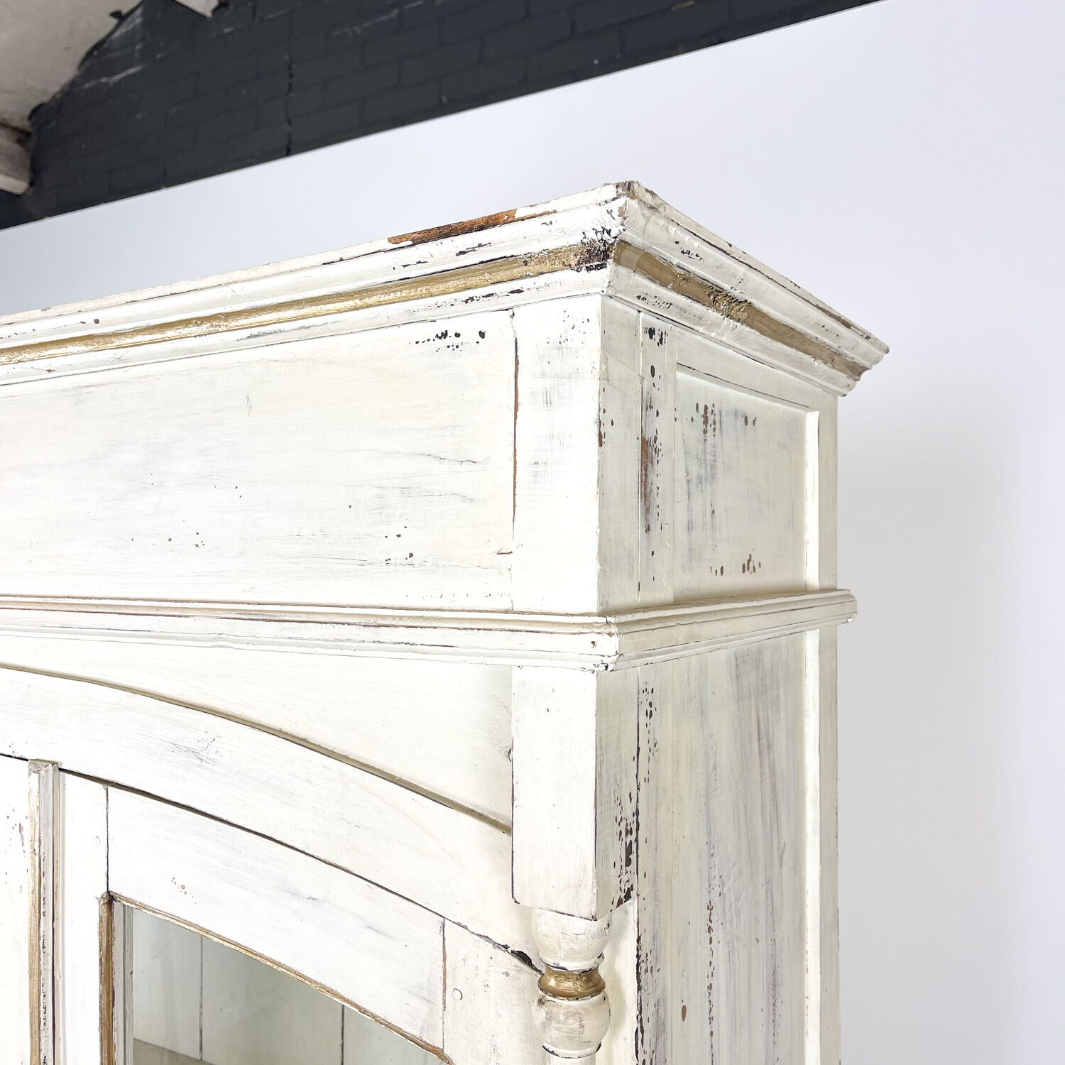 Vintage brocant White painted Kitchen display cabinet