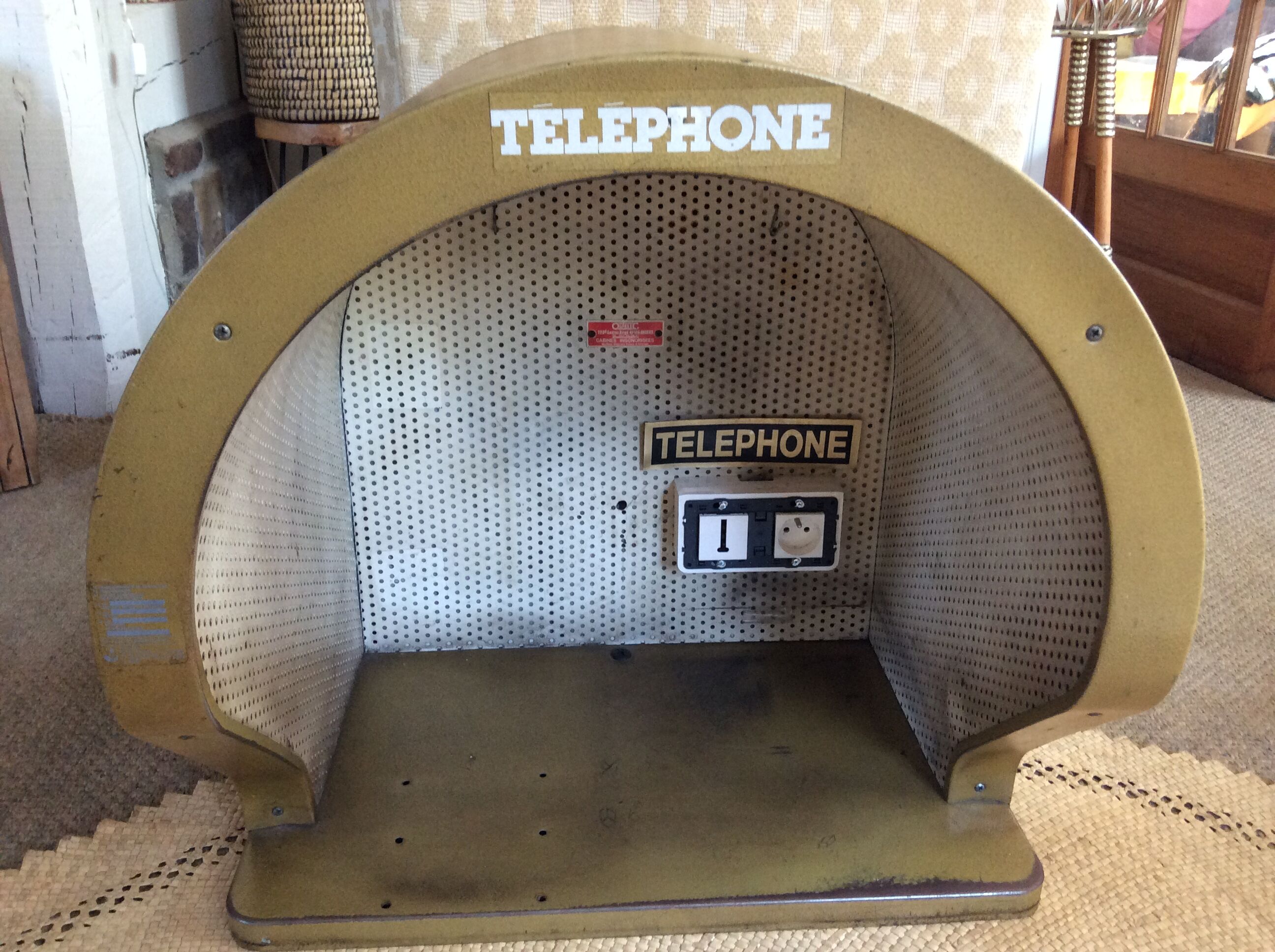 Telephone booth