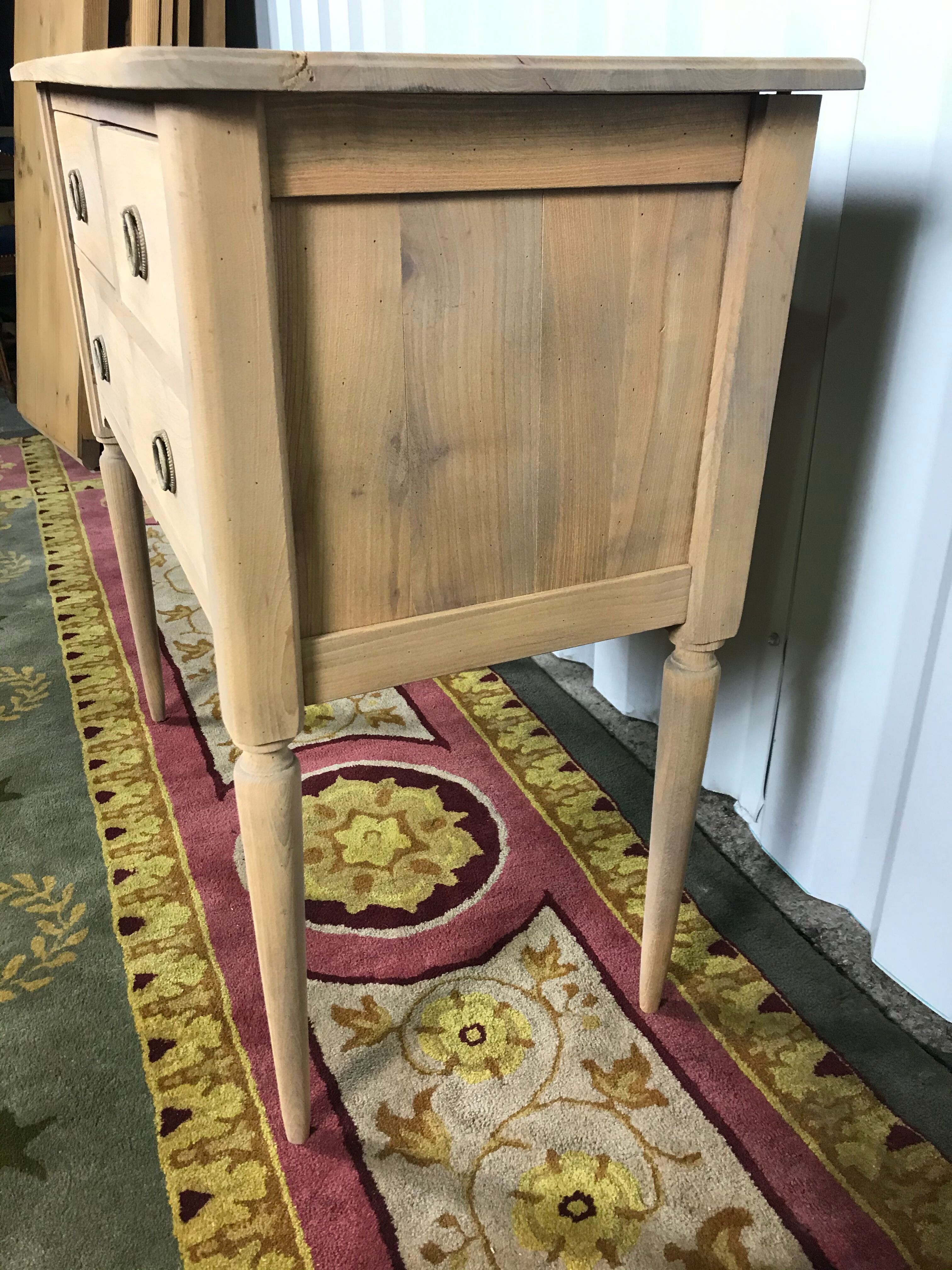 Louis XVI-style dresser erased