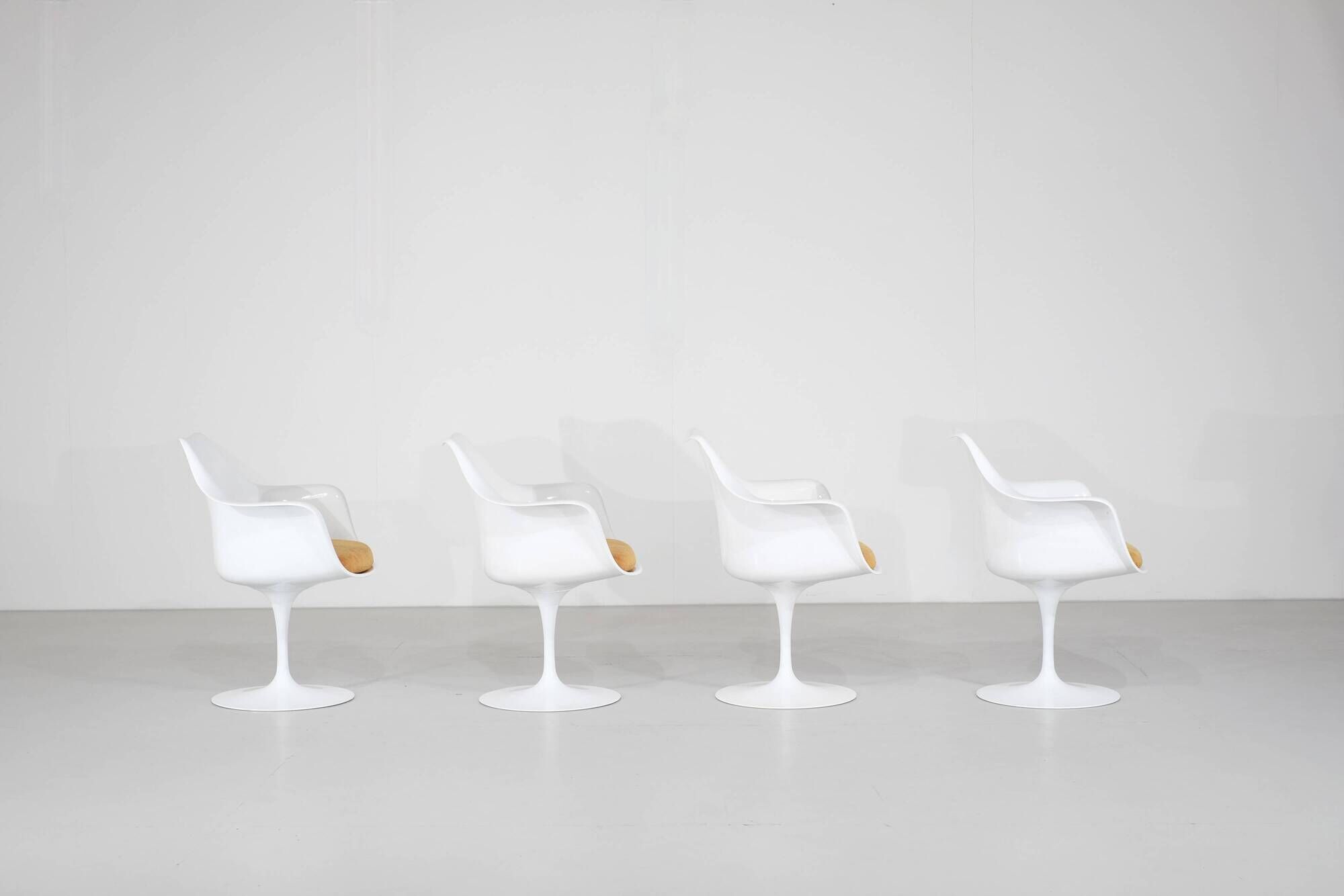 Set of 4 Tulip armchairs by Eero Saarinen for Knoll International - 1960s
