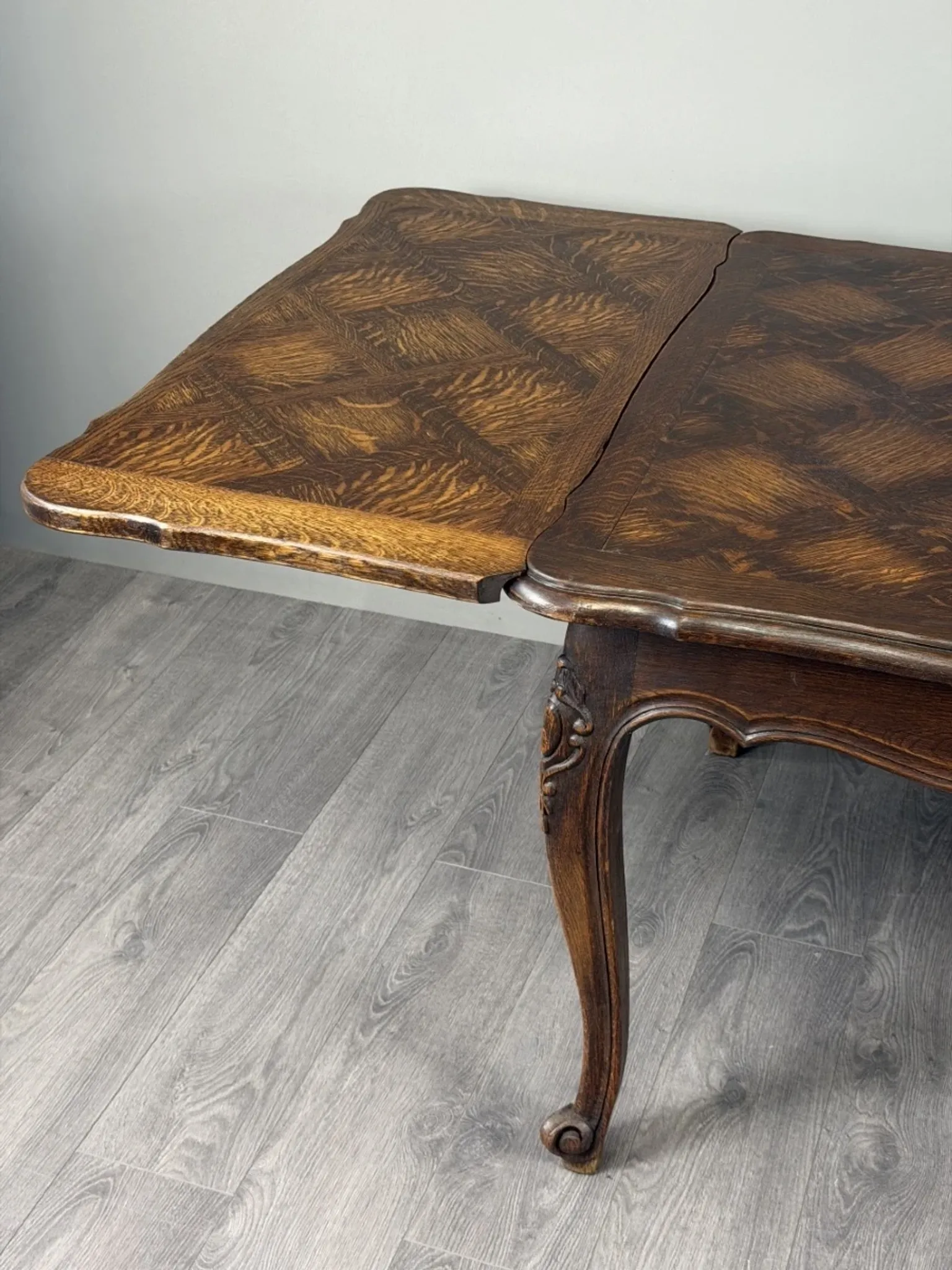 Table de salle à manger de style Louis XV, XXe Siècle