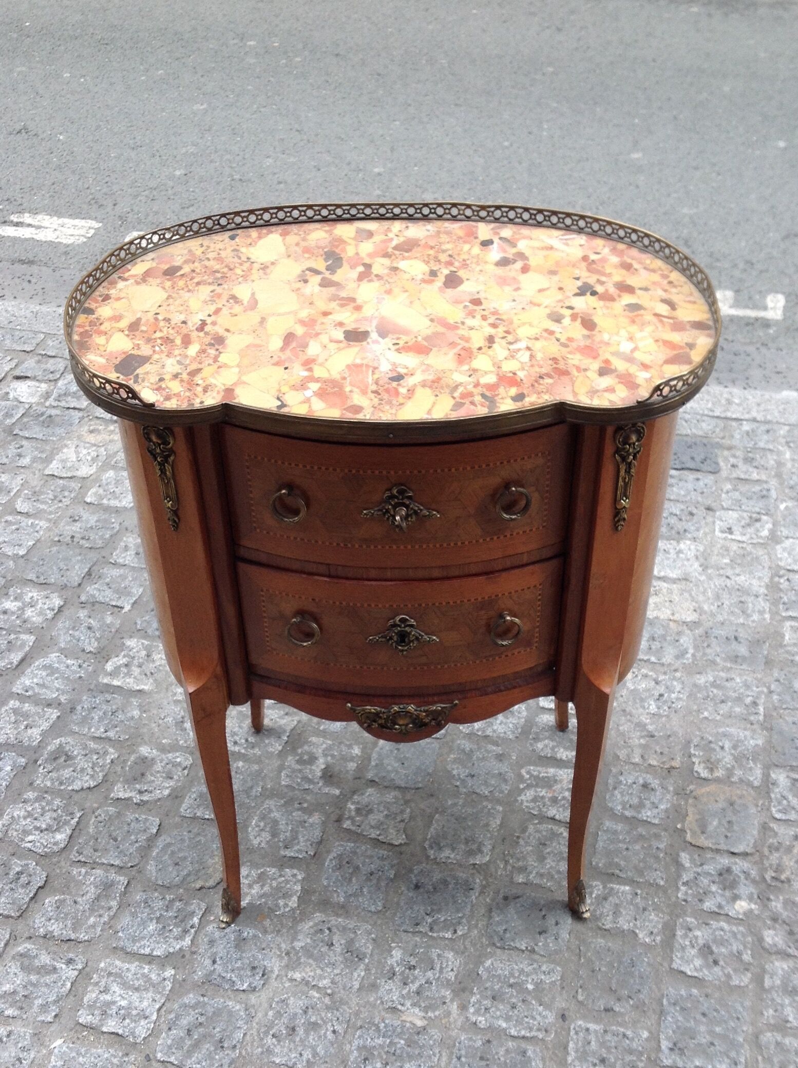 Commode rognon en marqueterie