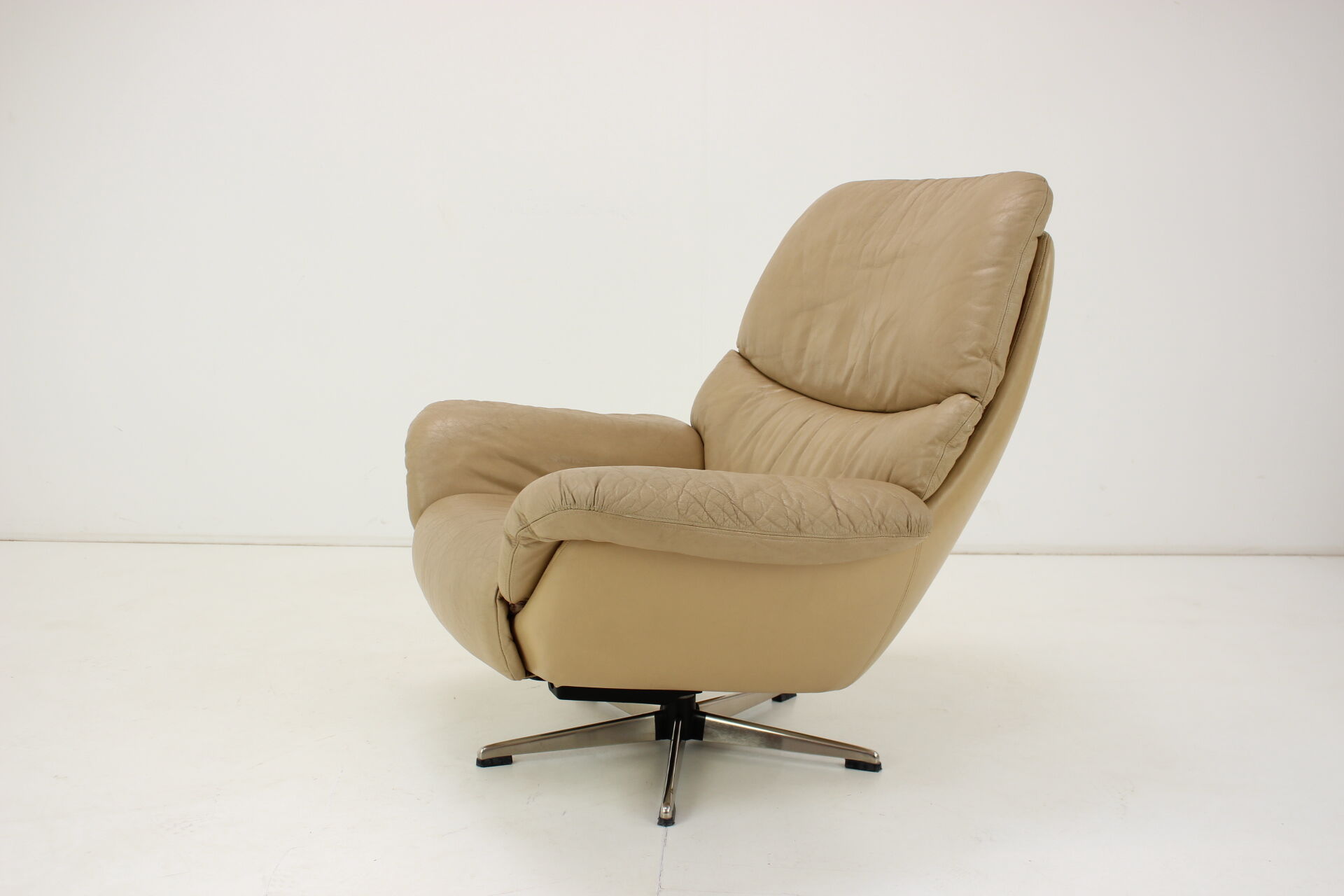 Large Scandinavian Adjustable Leather Armchair by Peem, 1970s, Finland