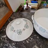 Soup tureen, vegetable dish