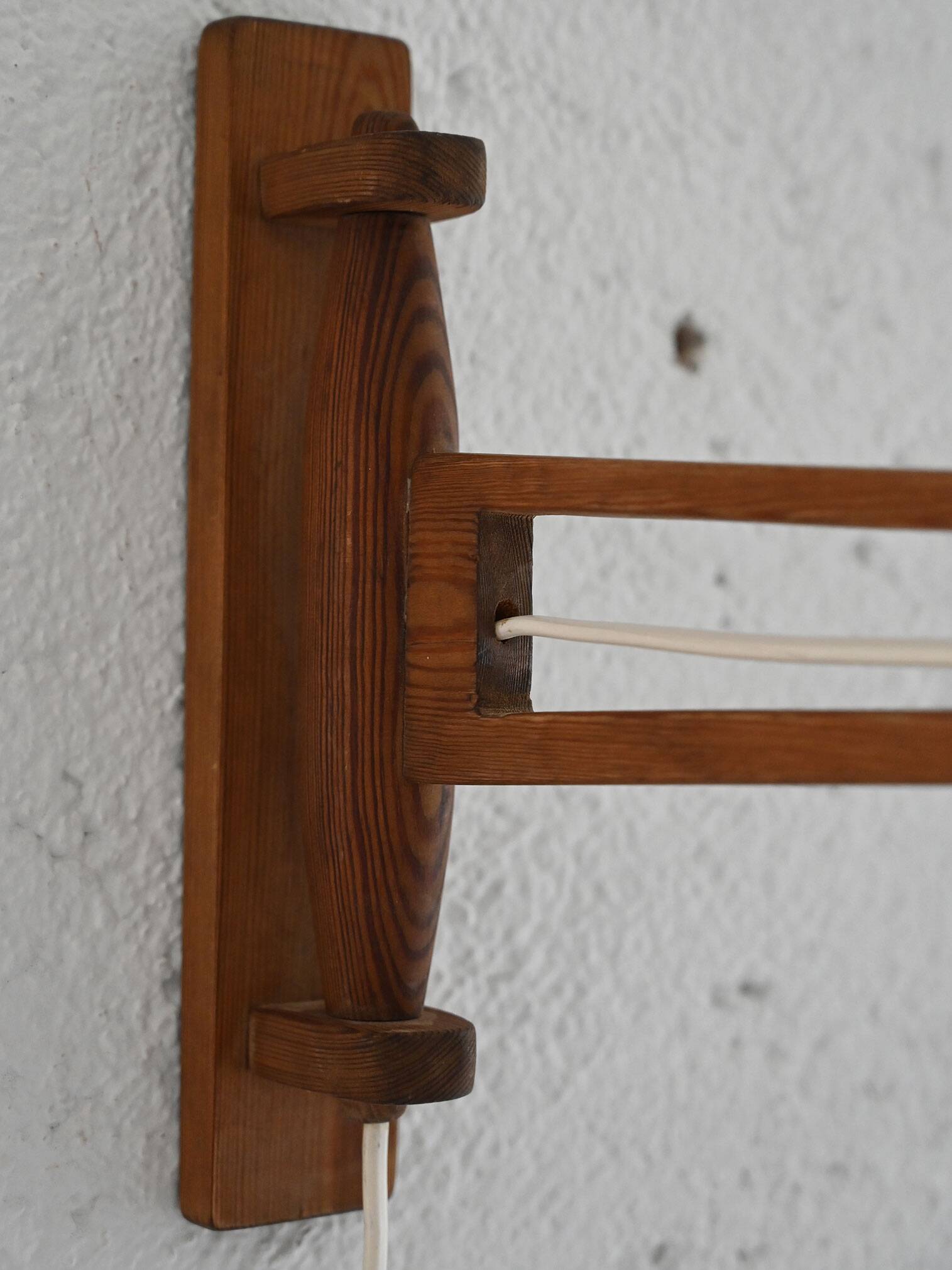 Applique murale en bois avec bras réglable