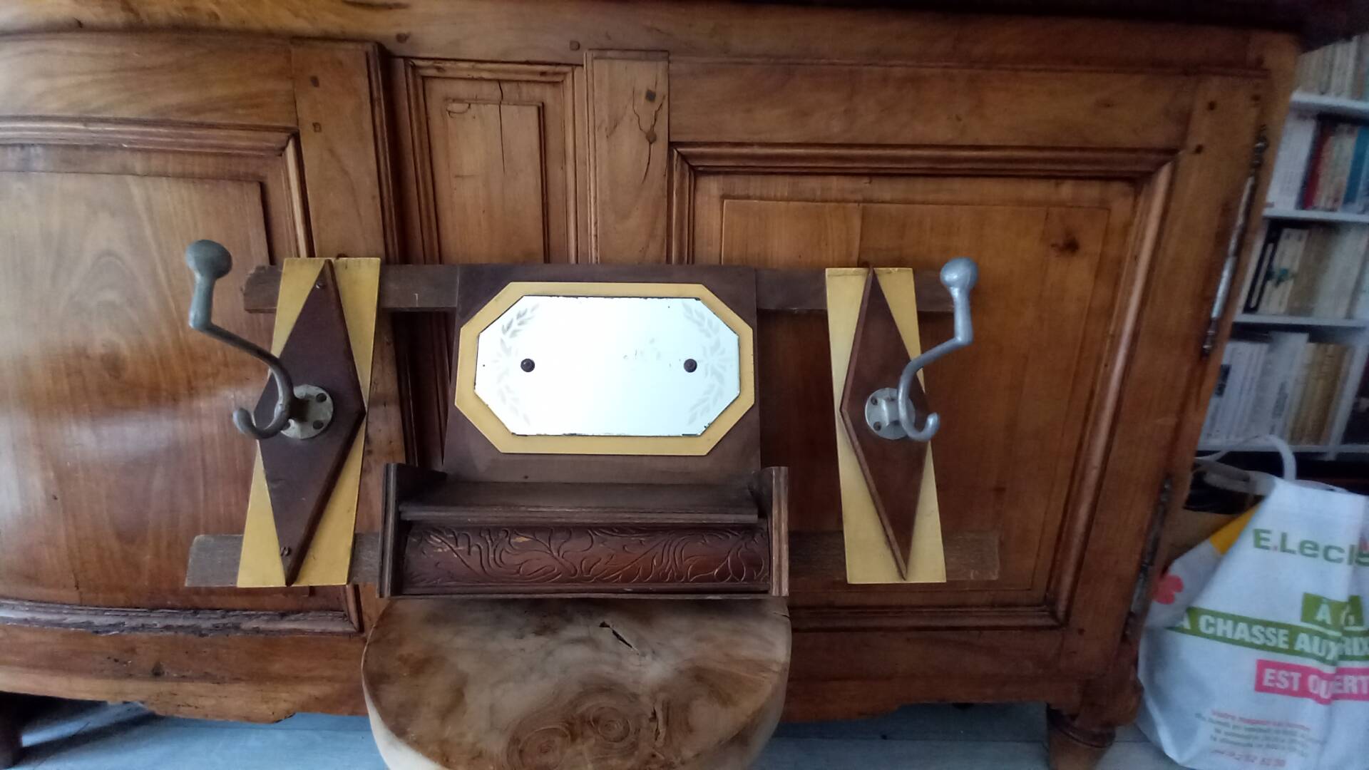 Vintage Art Deco wall coat rack in two-tone wood with engraved mirror.