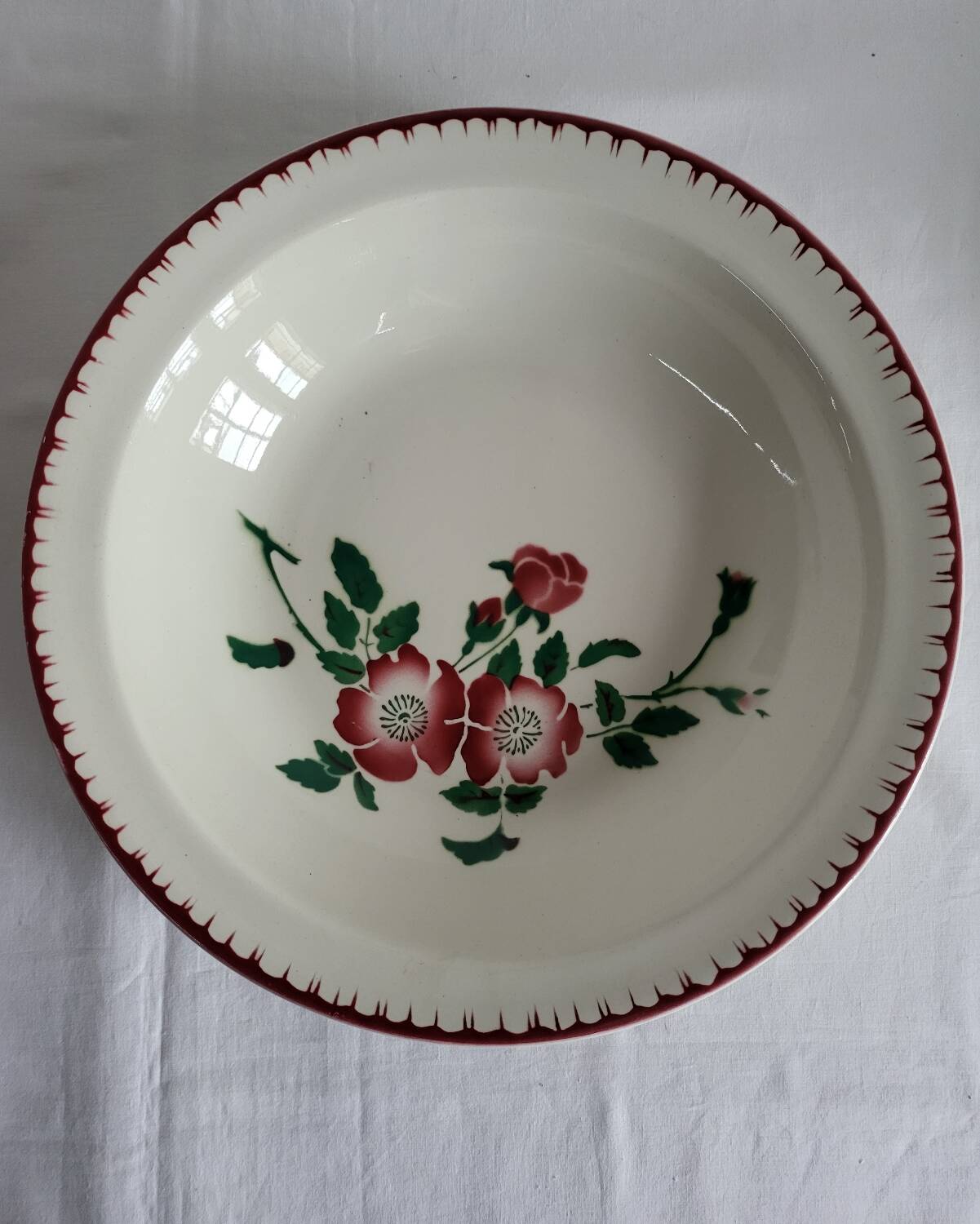 Large round, shallow earthenware dish, sarreguemines, epernay pattern