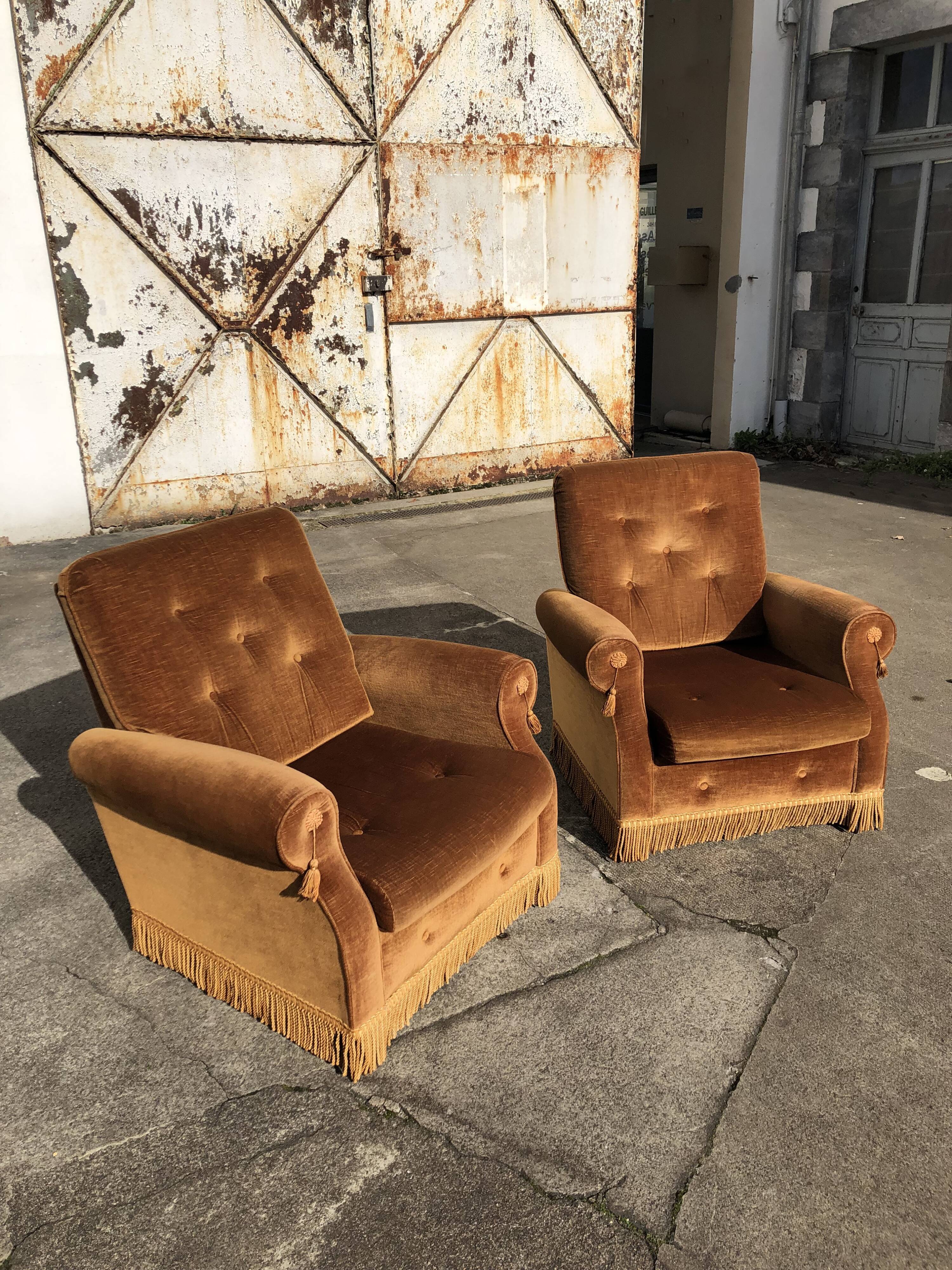 Pair of toad armchairs in old gold velvet
