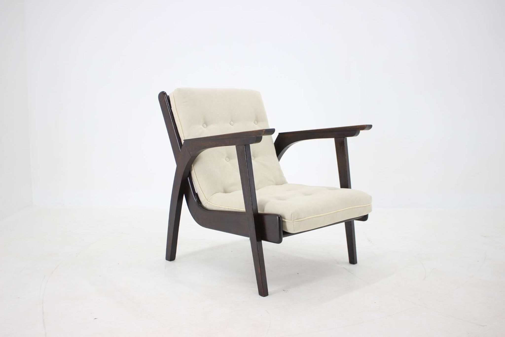 Fauteuil en chêne design des années 1960, Tchécoslovaquie
