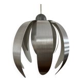 Metal flower pendant