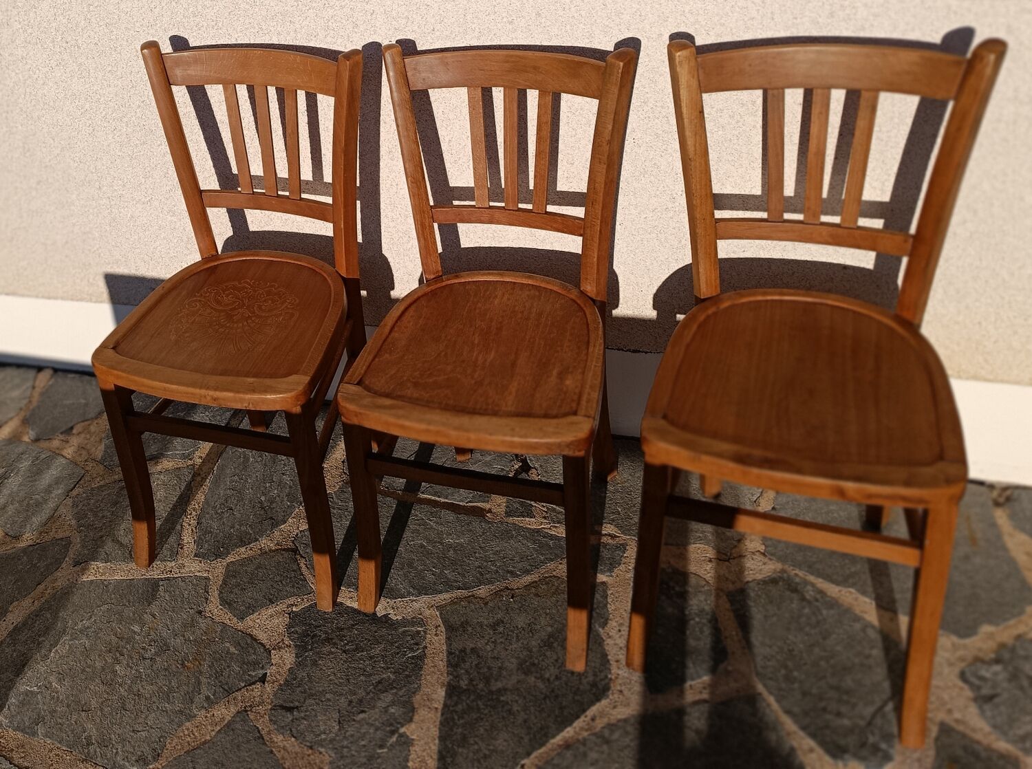 Set of 3 Luterma chiseled bistro chairs
