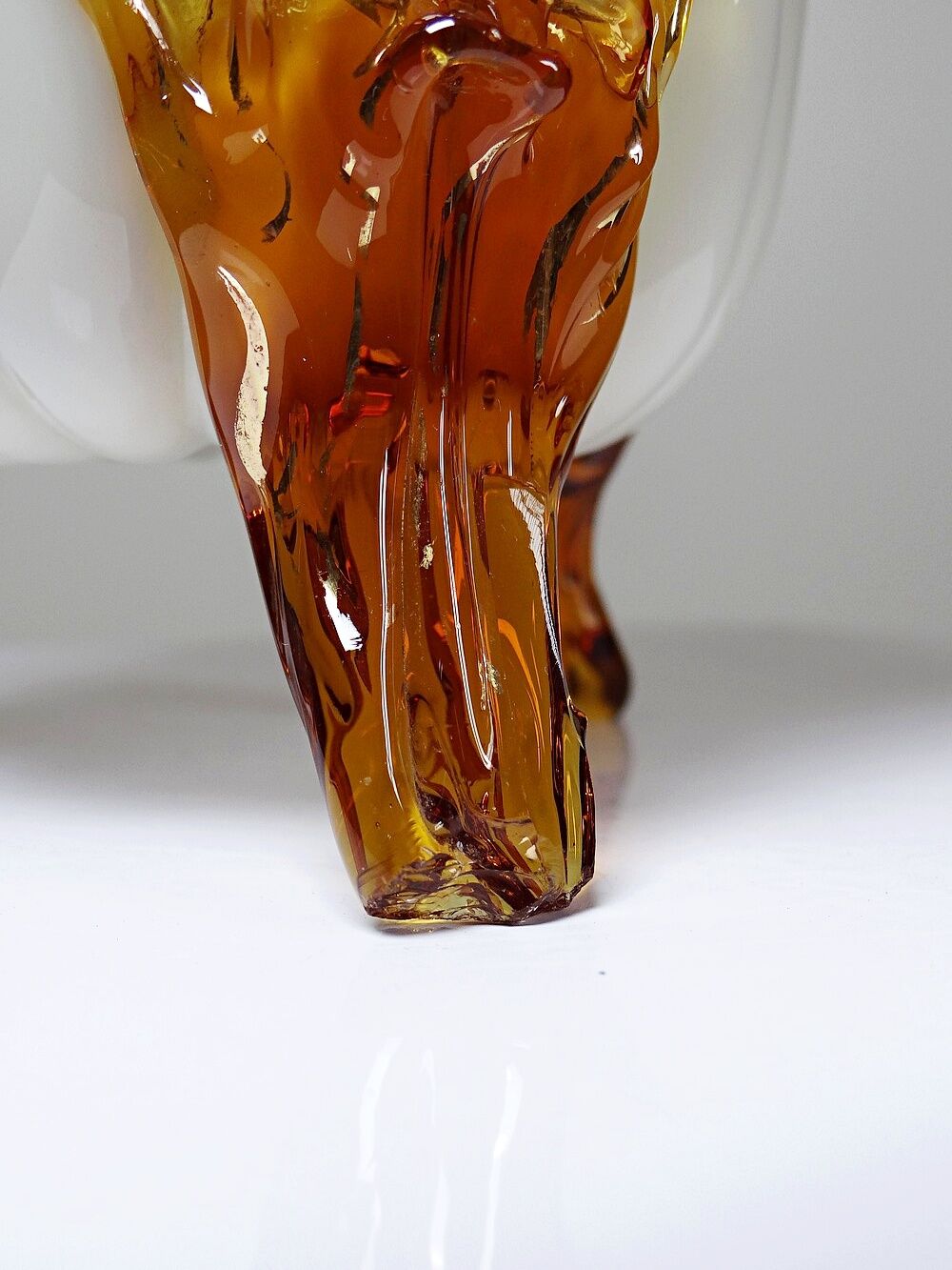 Antique tripodal opaline vase, enamelled, 19th-20th century Victorian style.