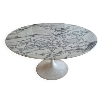 Tulip Knoll table 1970's in marble