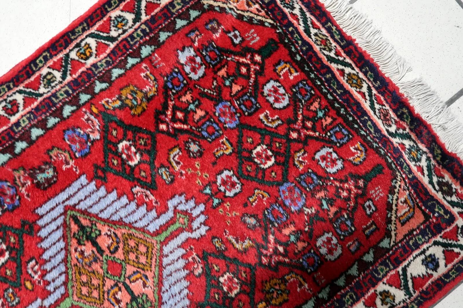 1960s Handmade Wool Rug with Red Medallion, 63 × 91 cm - 1C1289