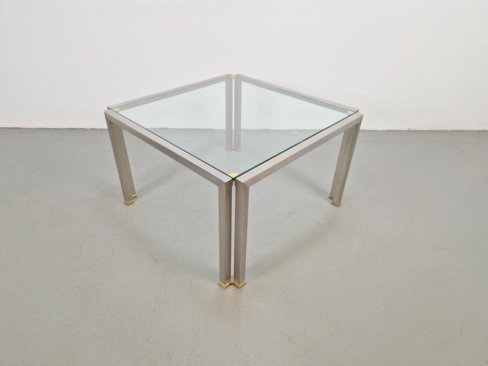 Table basse Regency T28 en laiton et verre de Peter Ghyczy, années 1970