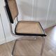 Chaise cannée modèle B32 de Marcel Breuer