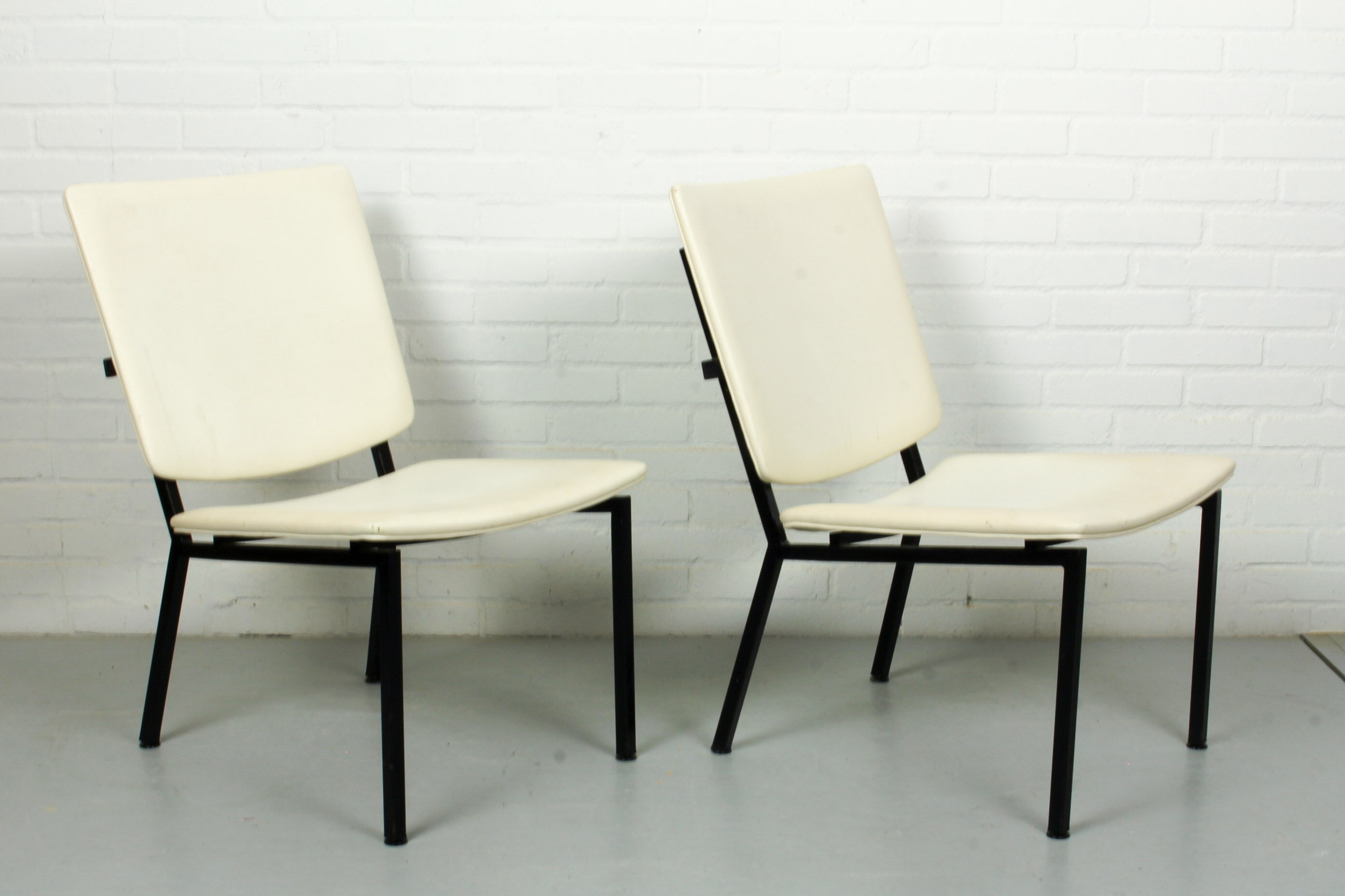 Set of 2 Industrial minimalist black metal tube frame chairs, 1960s