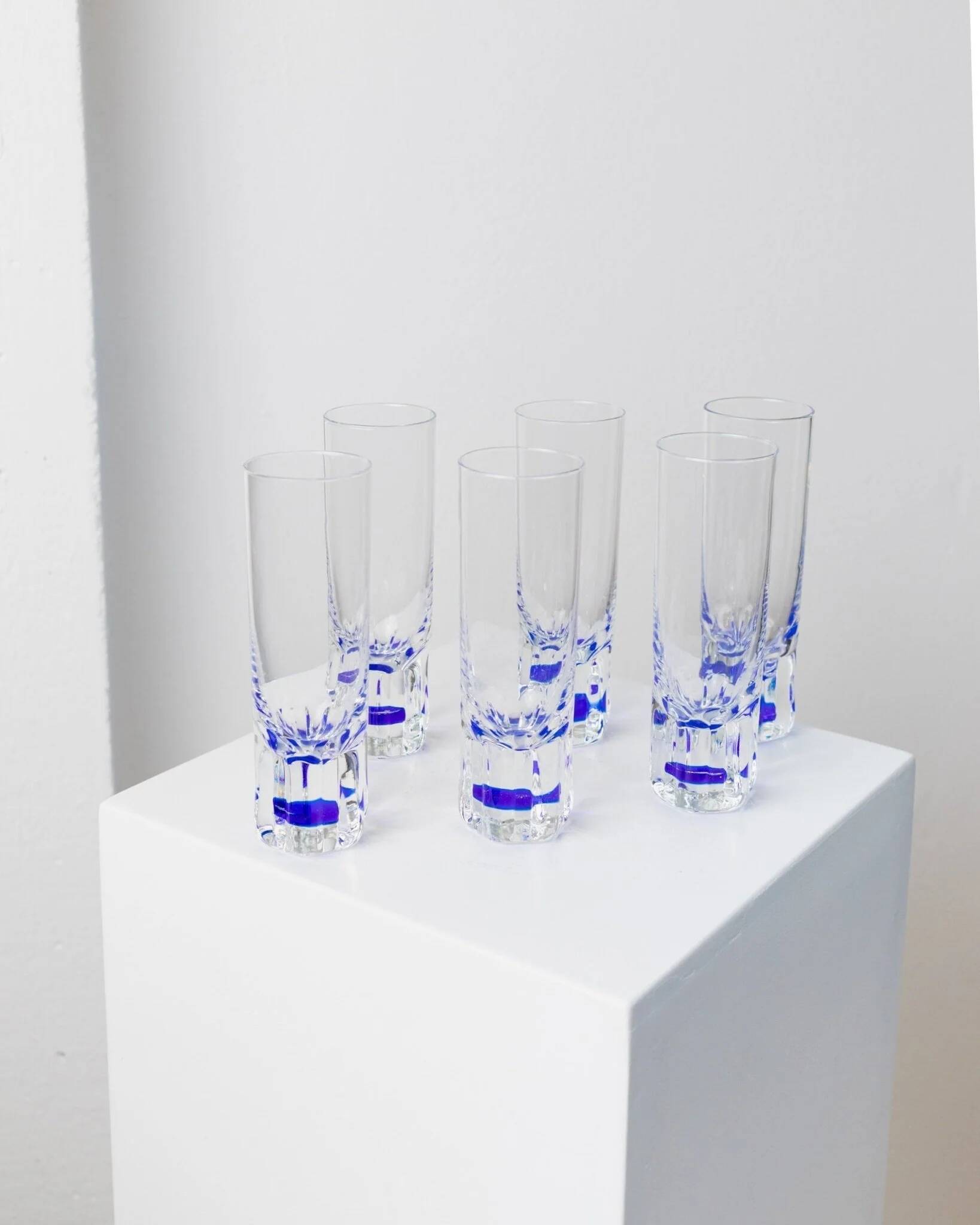 6 vintage drinking glasses from Italy from the 1980s - Set of transparent royal blue water glasses - Mid-Century design