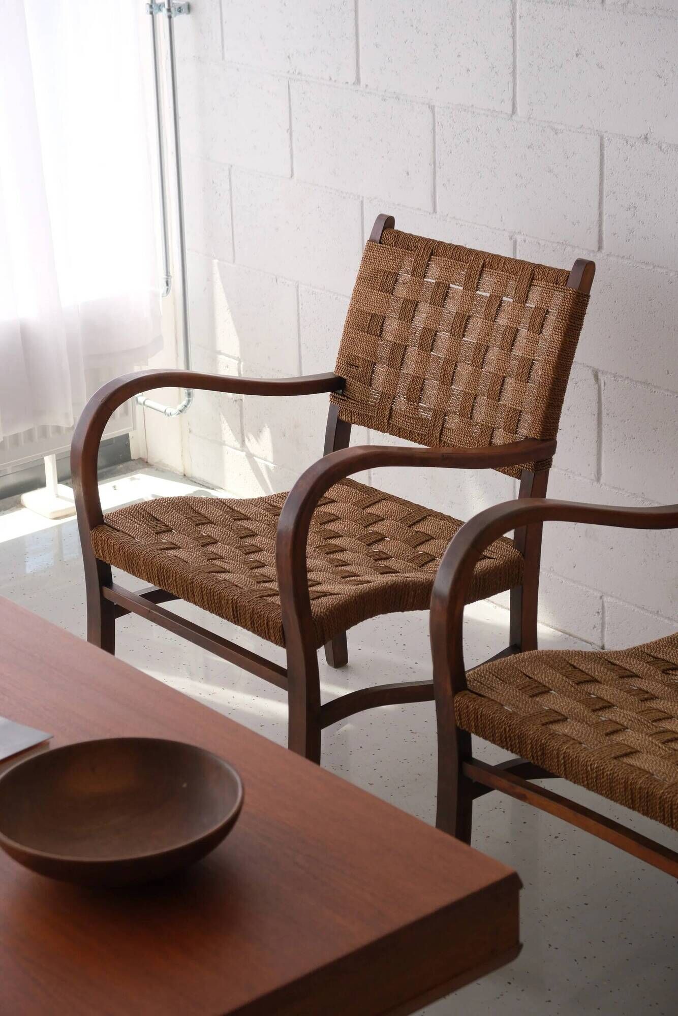 2 lounge chairs with cord