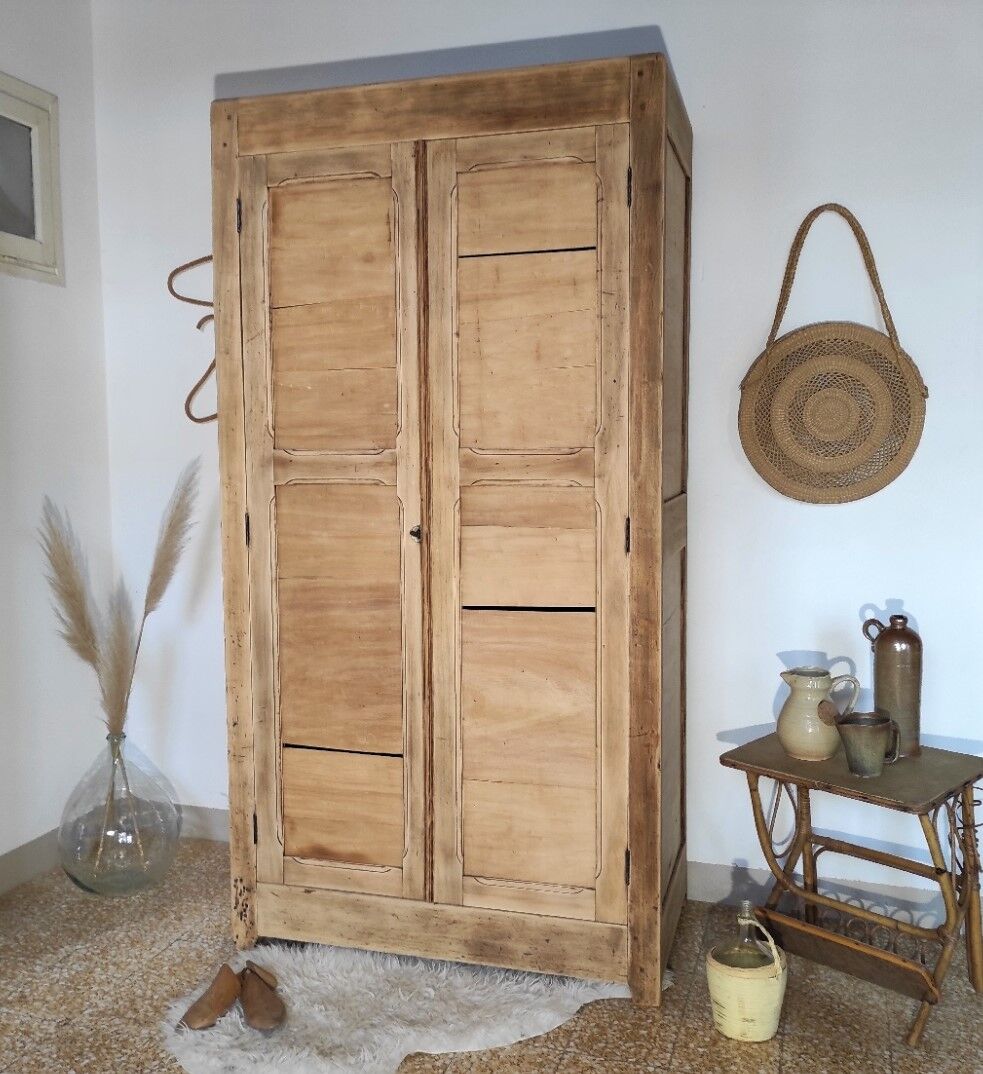 Armoire parisienne