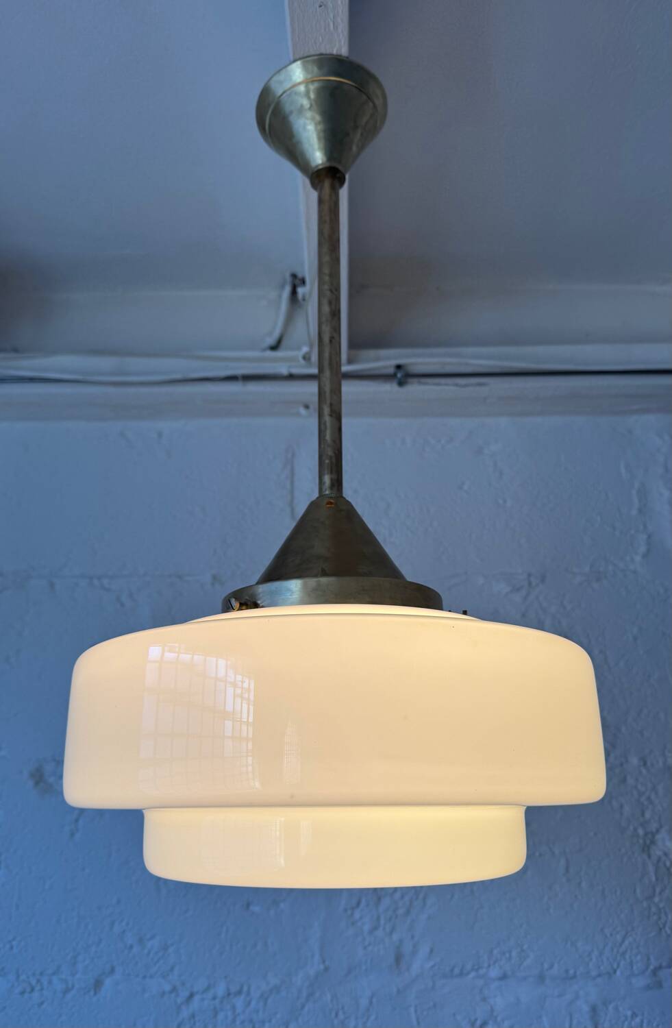 Lustre Art Déco opaline style Bauhaus