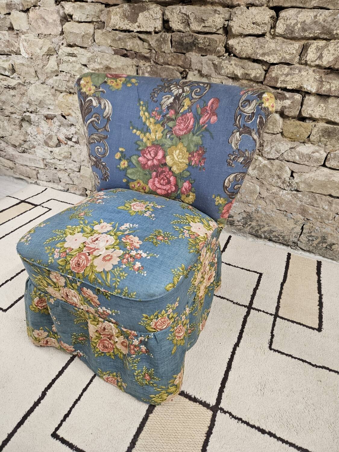 Fauteuil coktail en tissu fleuri, 1960
