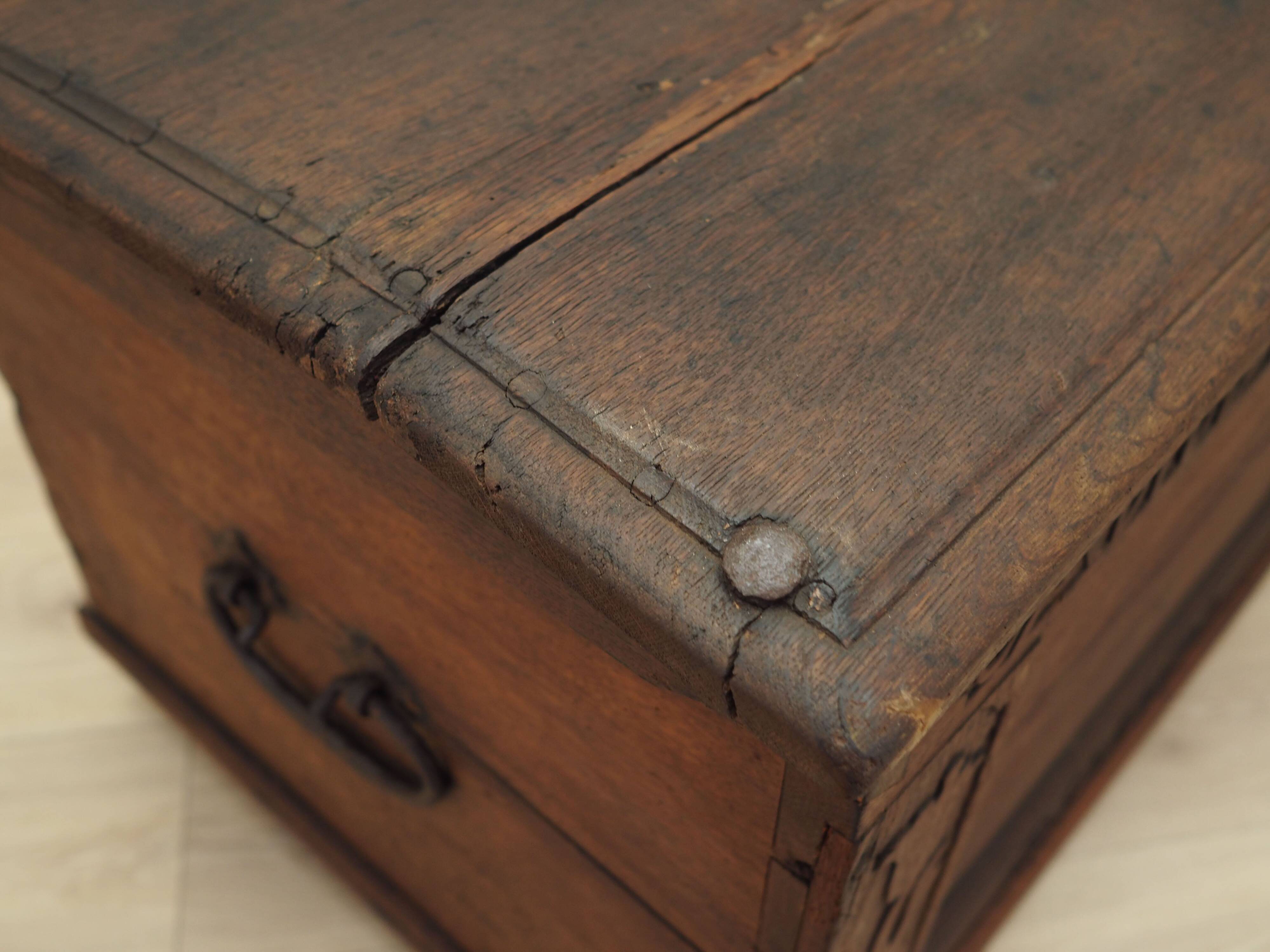 Oak chest, Scandinavian design, 18th century