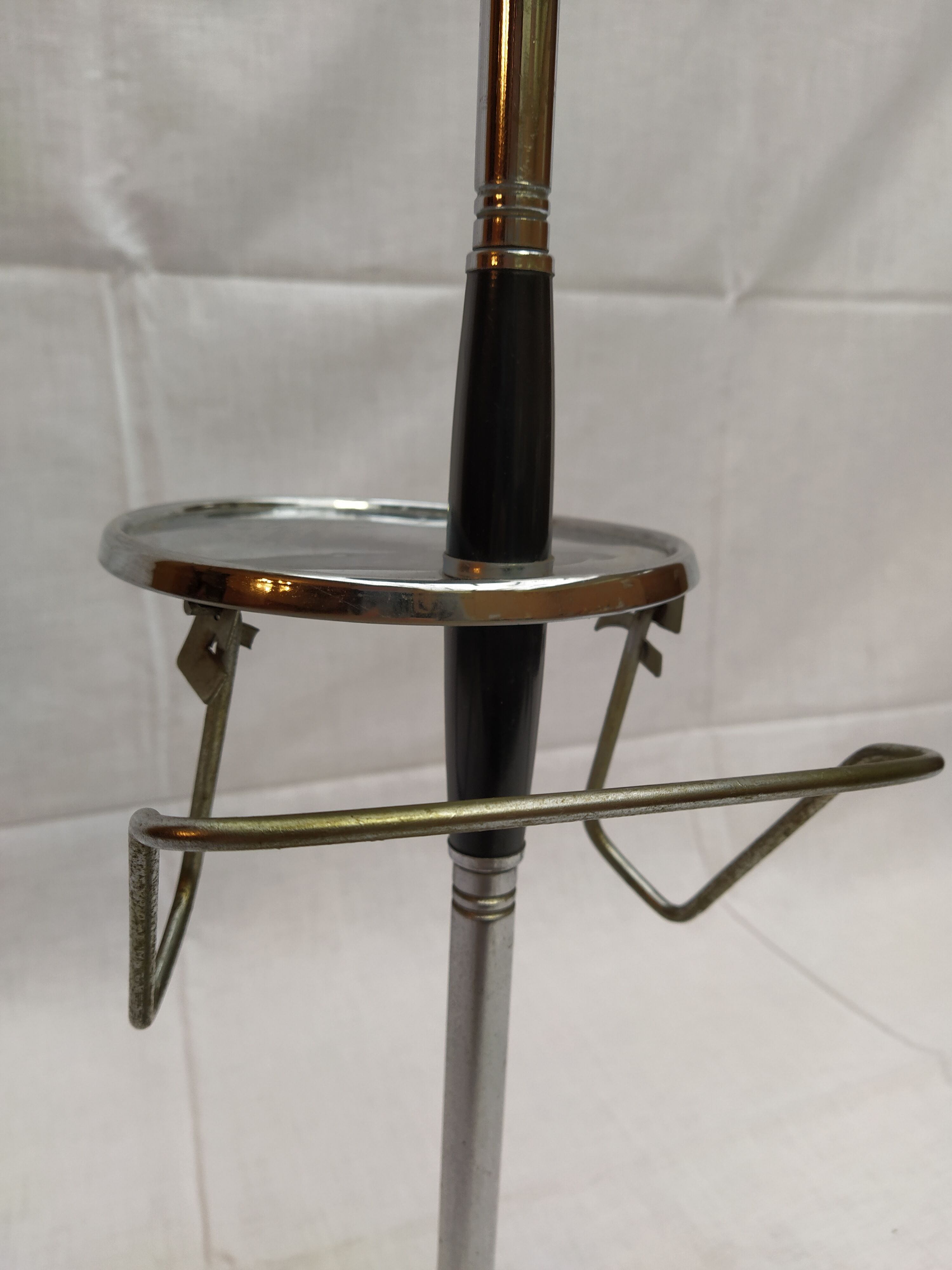 Standing ashtray