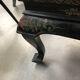 Table basse Chinoise avec sculpture et nacre