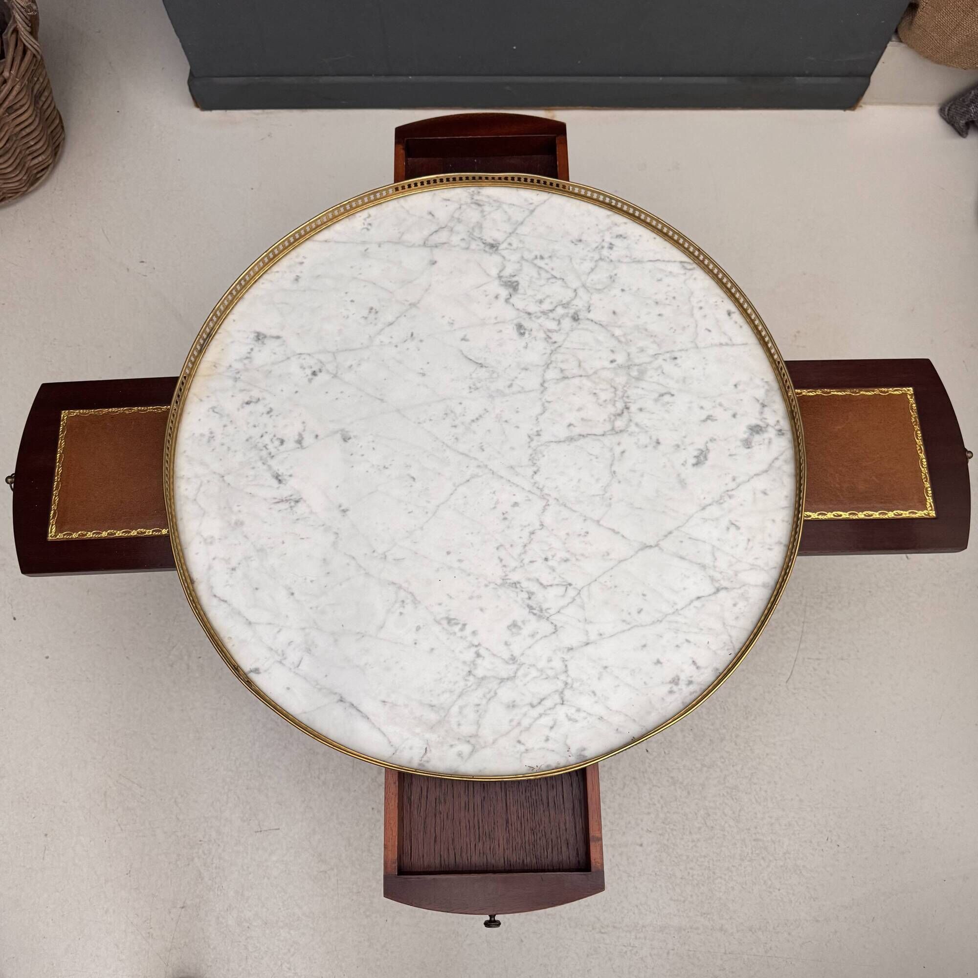 Louis XVI style bouillotte table in mahogany and white marble - Ø 60 cm
