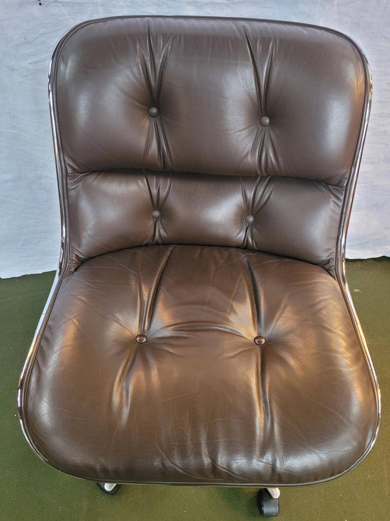 Charles Pollock armchair from the 80s – Leather, metal, plastic.