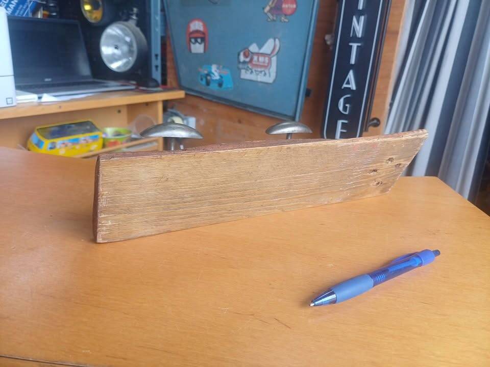 Vintage coat hook in solid wood and metal –