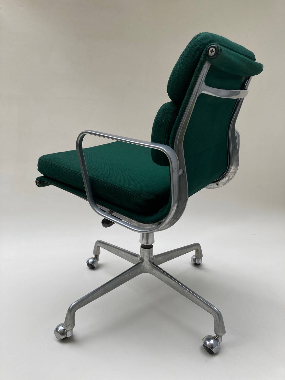 Eames EA 217 office chair