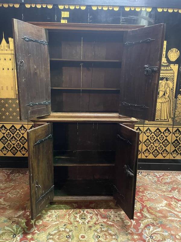 Buffet deux corps allemand en bois sculpté