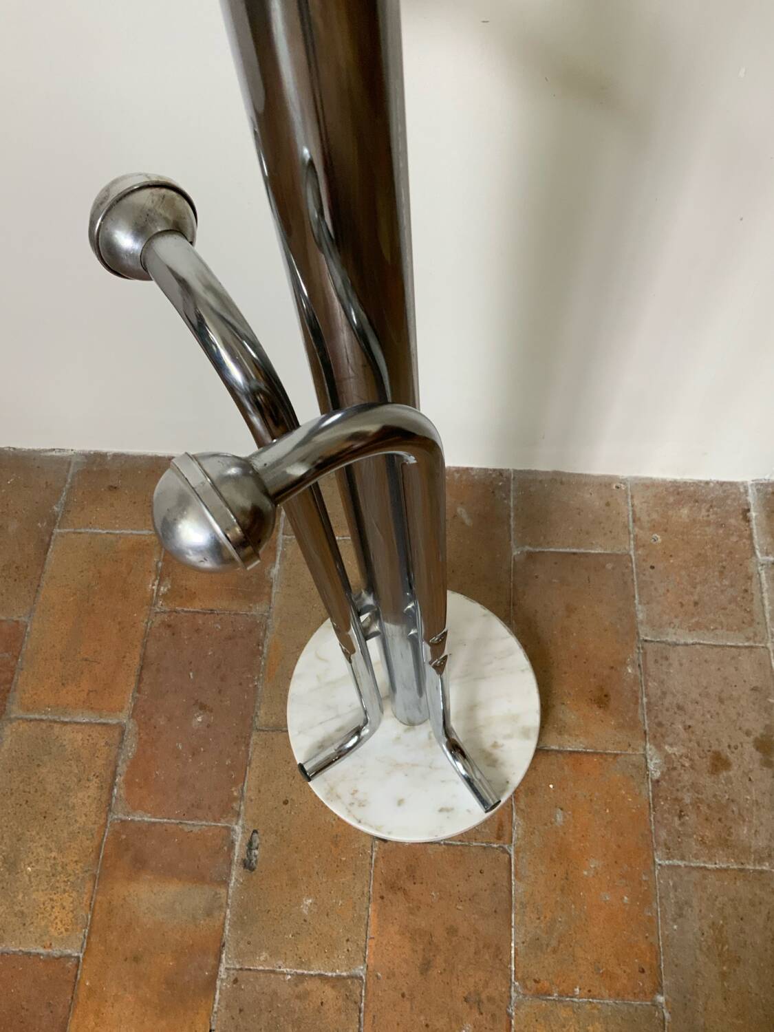 Freestanding coat rack