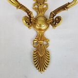 Wall light in gilded bronze and opaque glass globe