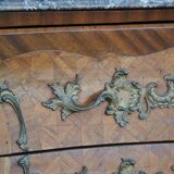 Commode de style Louis XV marbre brèche bronze doré XIXème