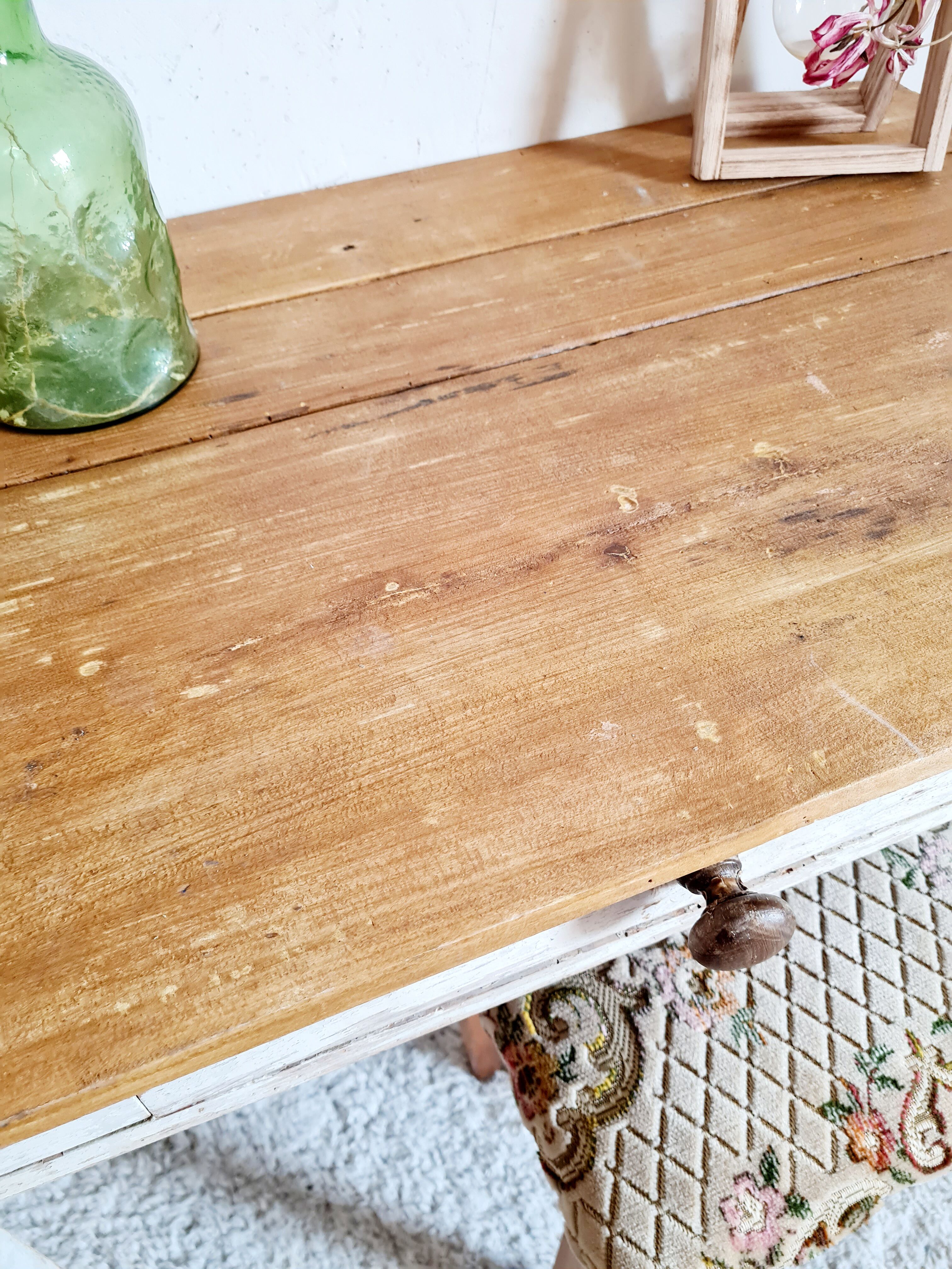 Skated white footing farm table