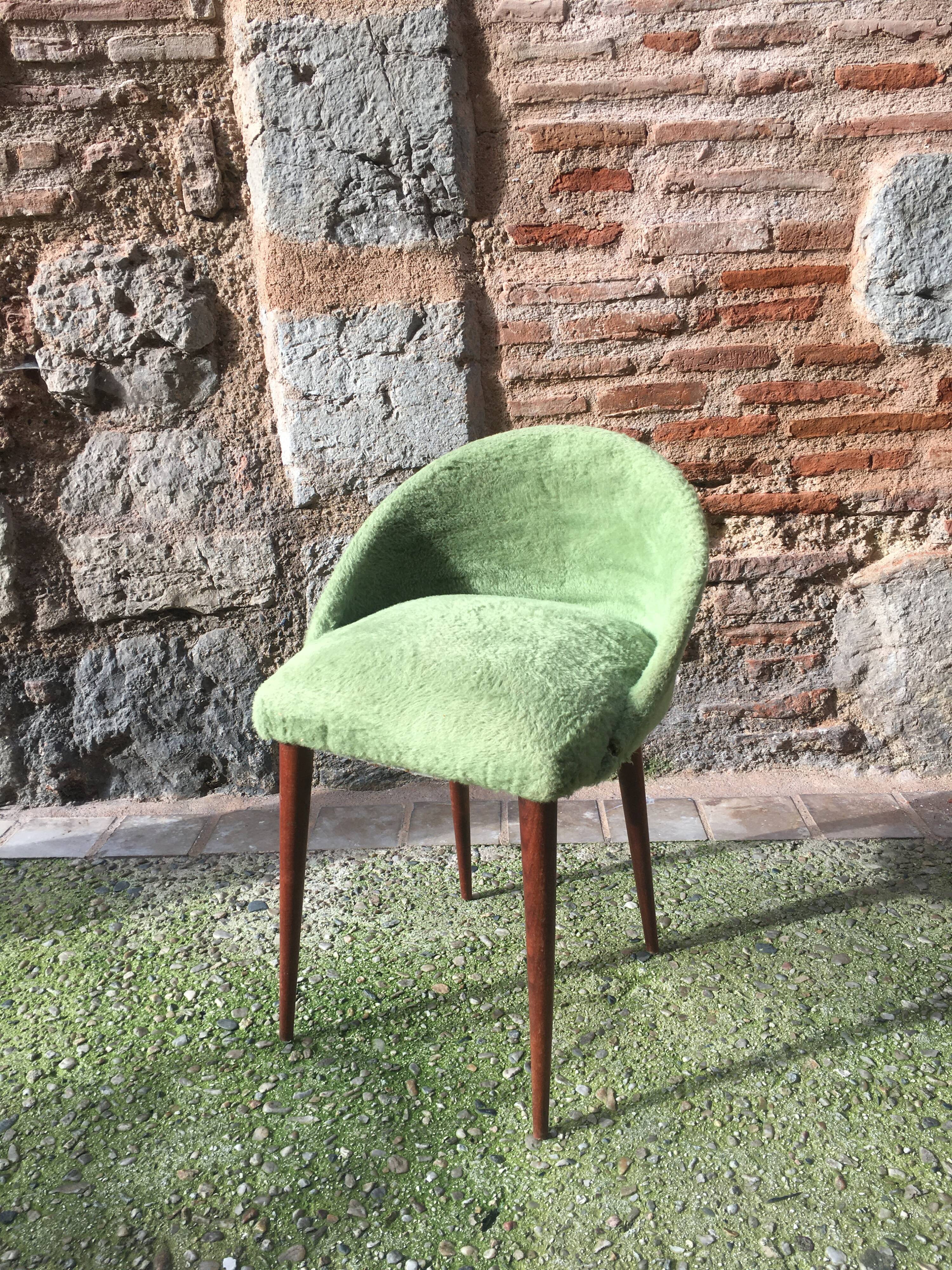 Green mmoute chair