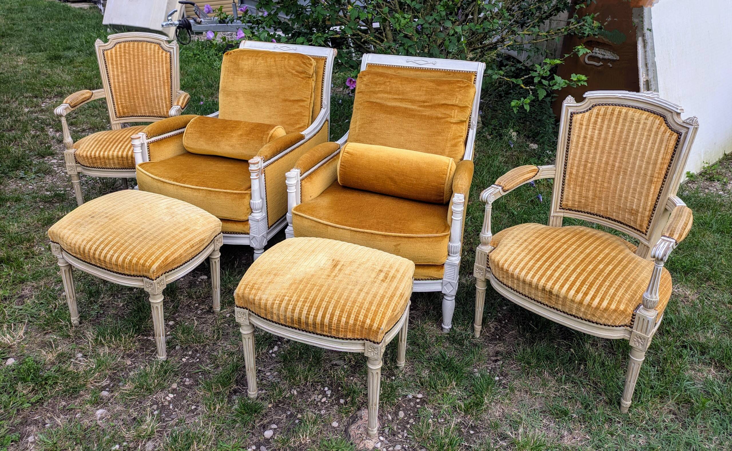Ensemble Style Louis XVI - fauteuils, bergères et repose pieds