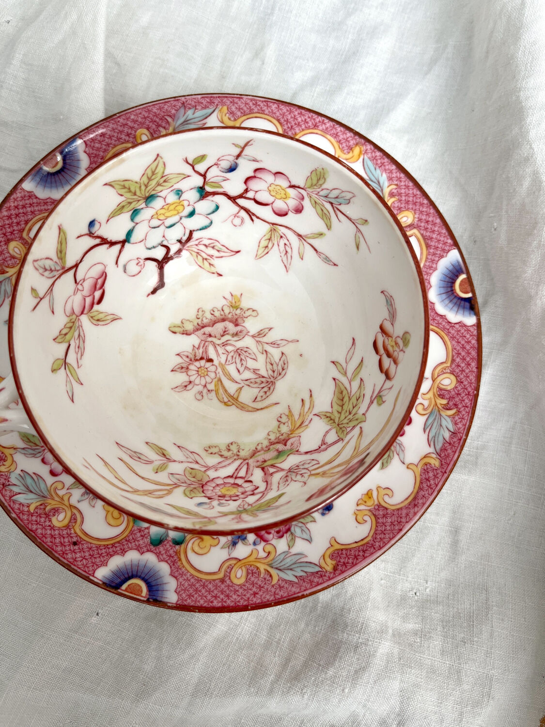 Fine earthenware coffee cup Minton pink Sarreguemines decor