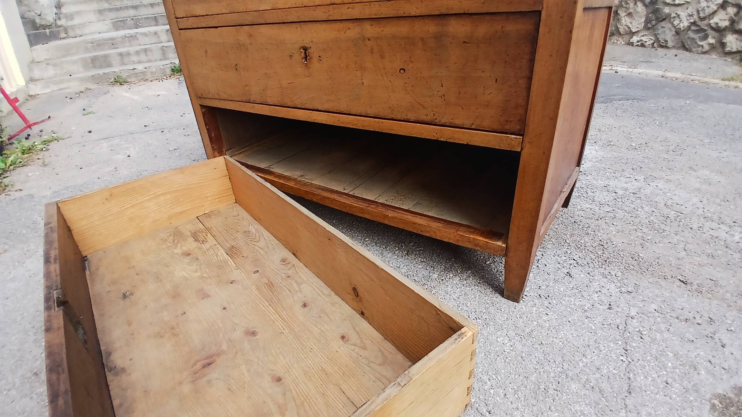Regional chest of drawers in vintage cherry wood