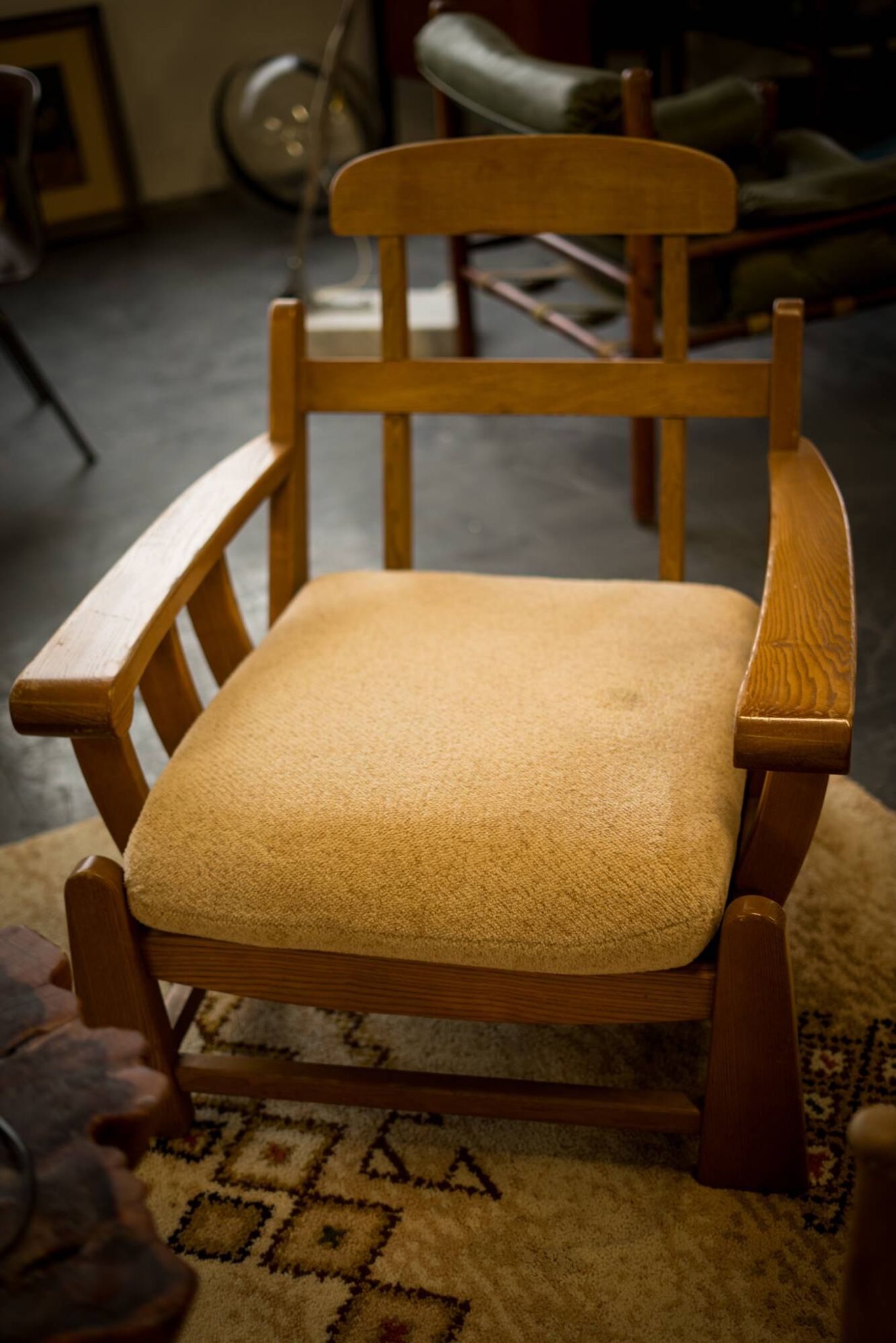 Fauteuils en orme édité par Maison Regain 1980